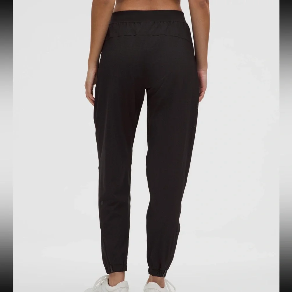 Lululemon | size 6 | adapted state perforated HR jogger
